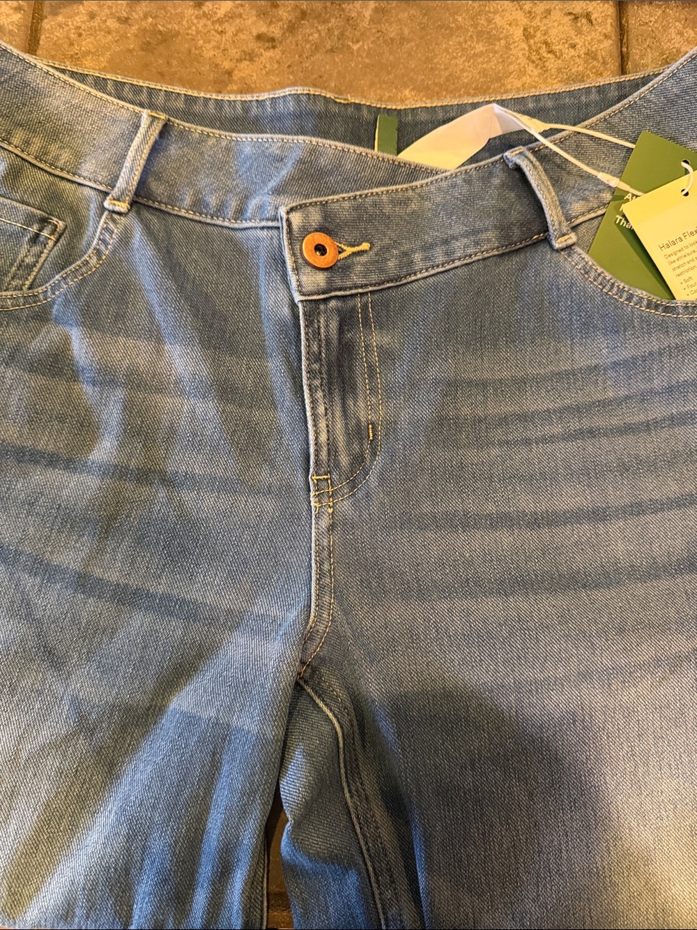 HALARA Relaxed Wide-Leg Jeans in Medium Blue - Picture 4 of 4